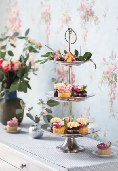 Etagere Metall Aluguss glänzend silberfarben poliert 61 cm