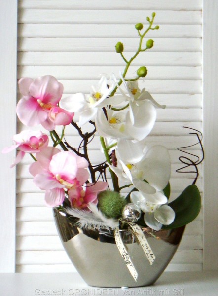 Blumengesteck Gesteck ORCHIDEEN mit Jardiniere, Kunstblumen und Naturholz