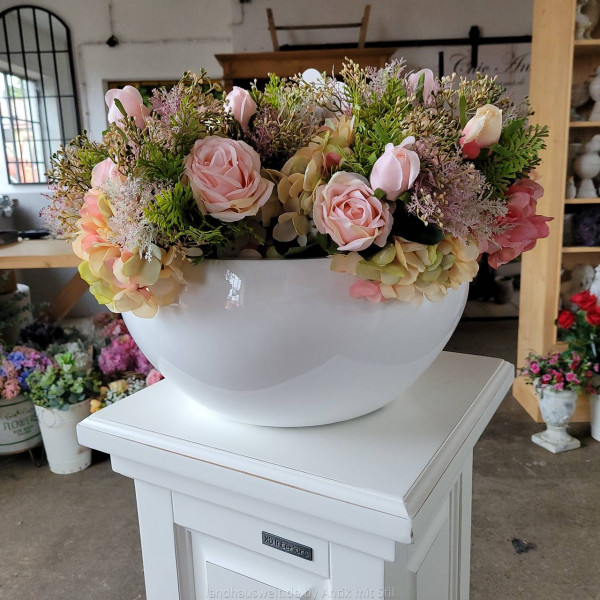 Blumenschale auf Blumensäule