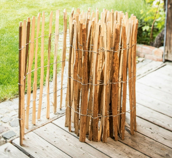Naturzaun Staketenzaun „Haselnuss“ Beeteinfassung 500 cm aus Haselnuss naturbelassen		
