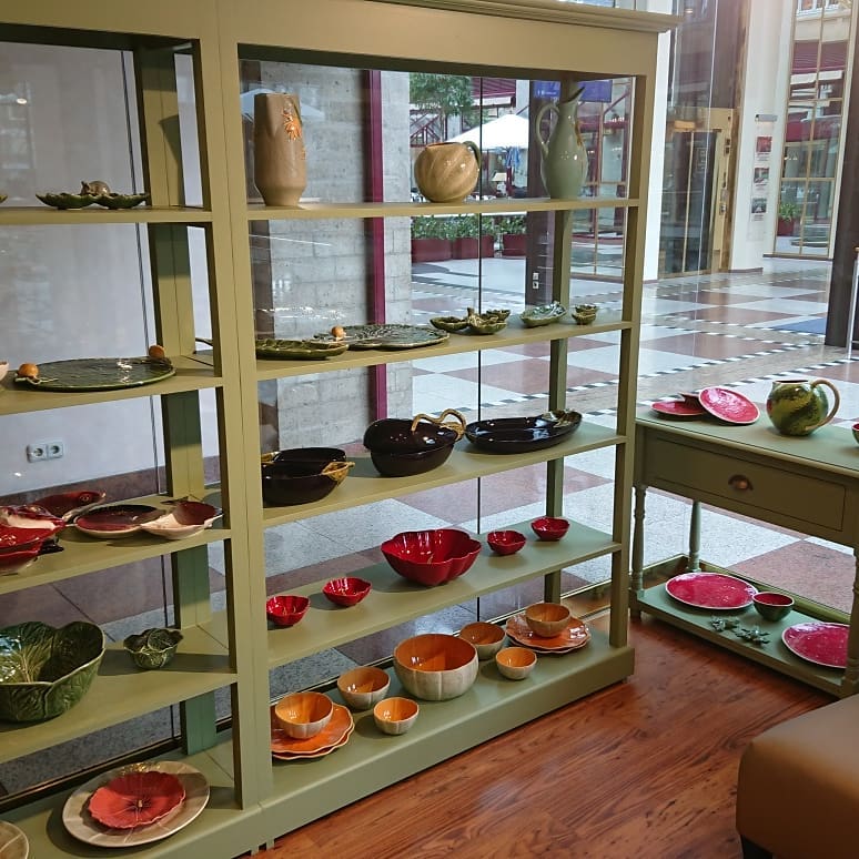 Verbundfertigung Objektmöbel Schaufenster