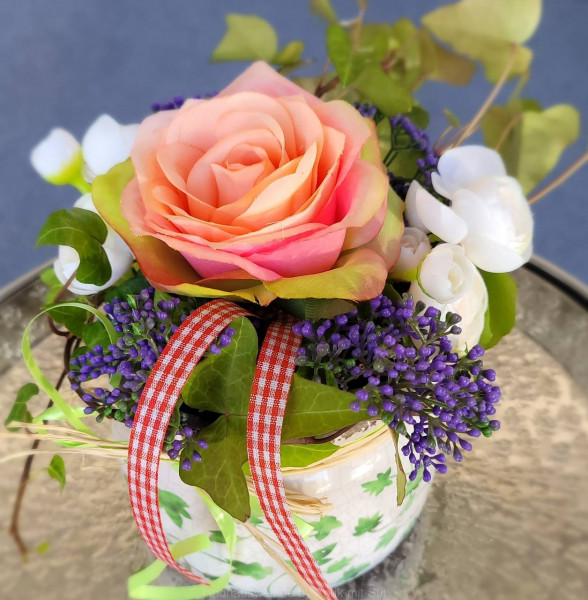 Tischdekoration kleines Blumengesteck Gesteck ROSE EFEU KARO Handarbeit