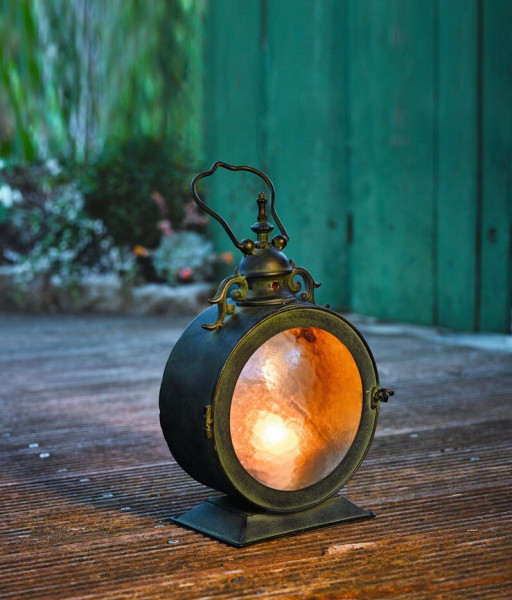 Laterne „Bullauge“ im ansonsten barocken Design, 34 cm